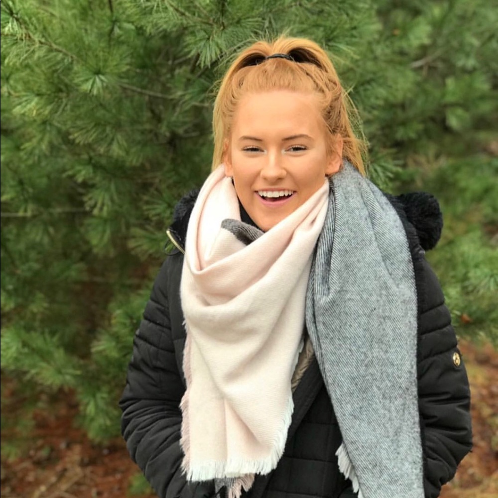 Meet your Posher, Brooke